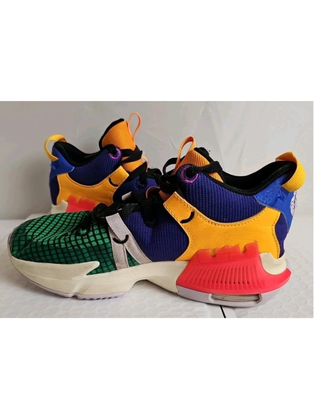 Nike LeBron Witness 7 Athletic Basketball Shoes Sneakers Youth Sz 4.5 FQ8170-585 - Picture 6 of 13